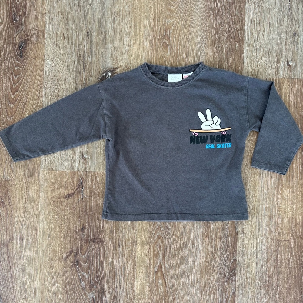 Zara Kids Skater Print  Long T-shirts in Charcoal Gray Size: 3T